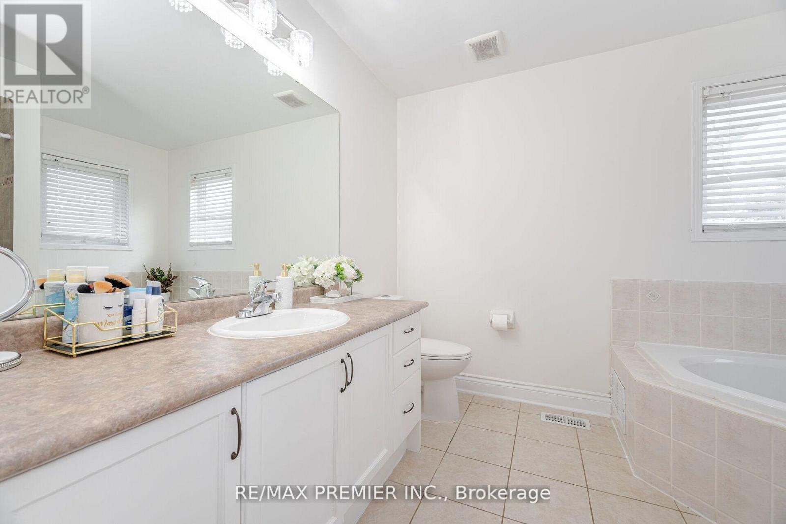 117 Professor Day Drive, Bradford West Gwillimbury (Bradford), Ontario  L3Z 3C1 - Photo 24 - N12977976