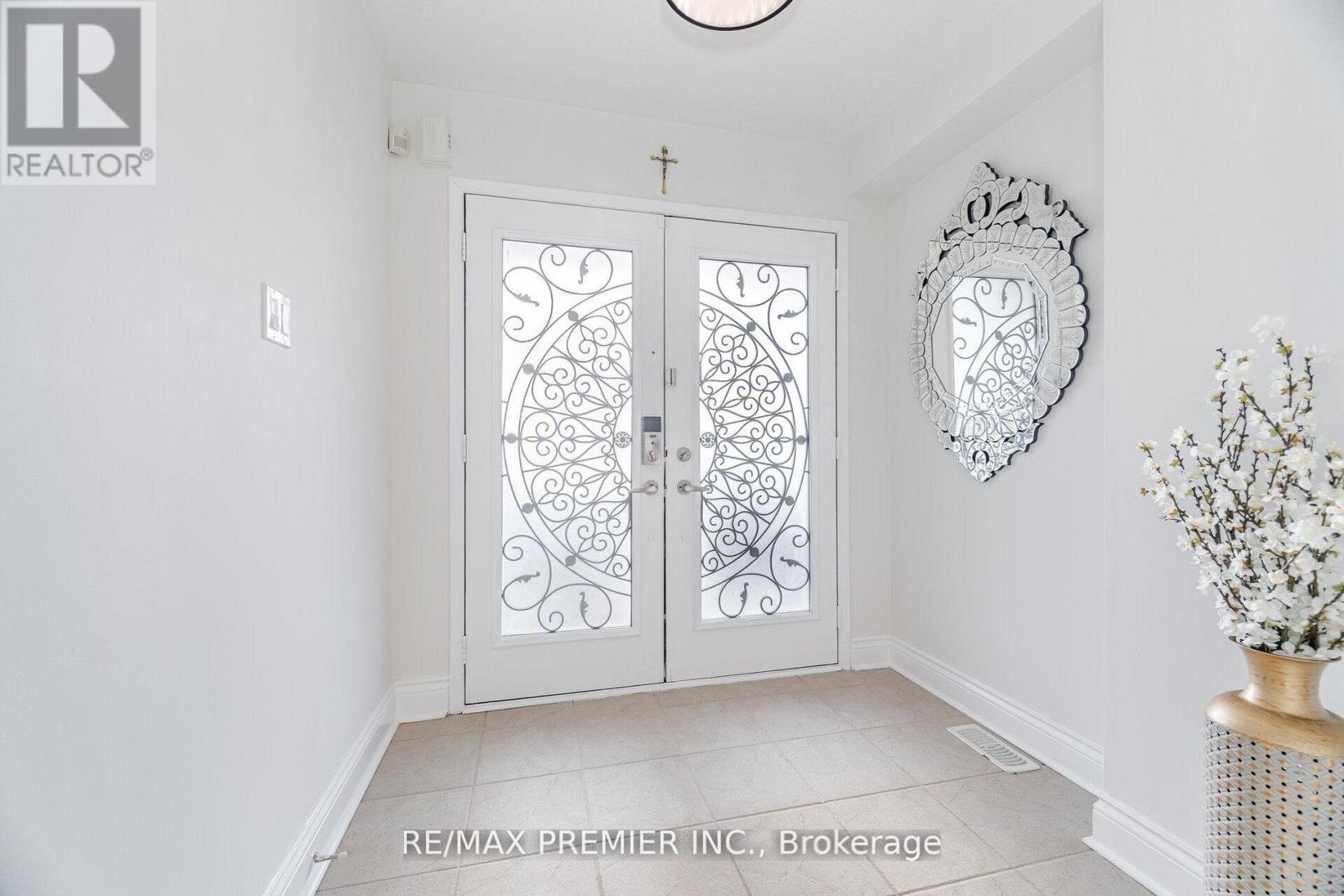 117 Professor Day Drive, Bradford West Gwillimbury (Bradford), Ontario  L3Z 3C1 - Photo 5 - N12977976