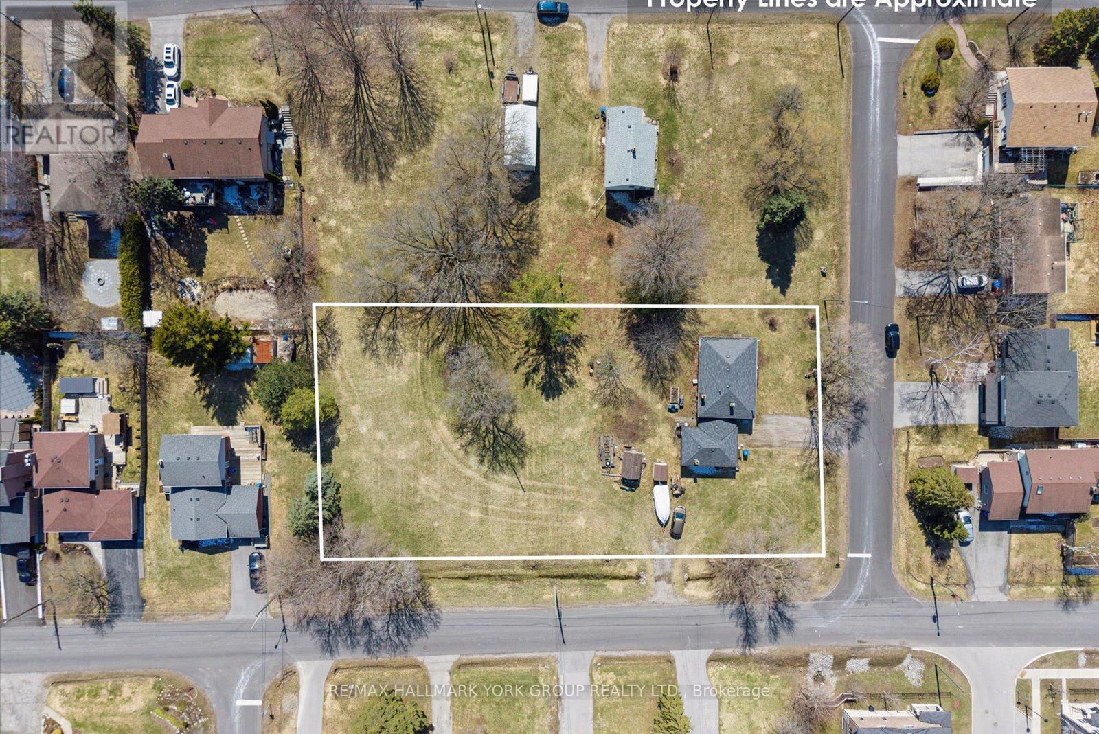 211 East Street, East Gwillimbury, Ontario  L9N 1K6 - Photo 13 - N12978022