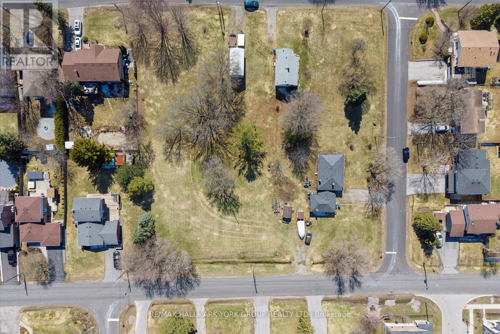 211 East Street, East Gwillimbury, Ontario  L9N 1K6 - Photo 14 - N12978022