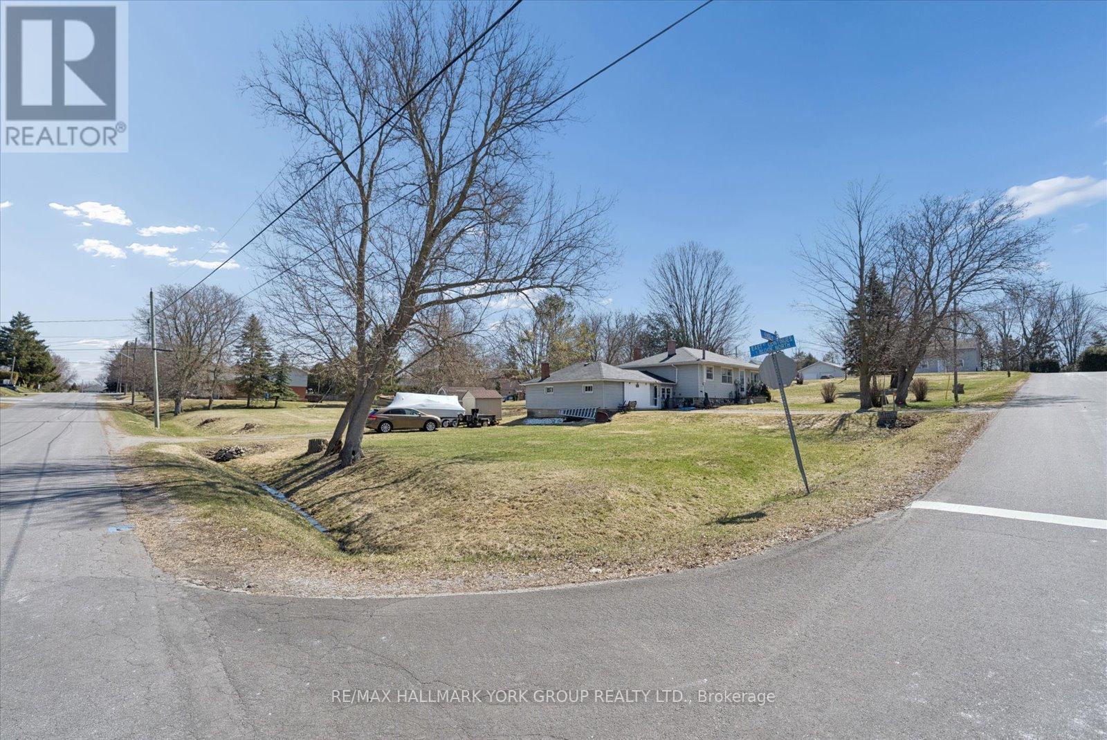 211 East Street, East Gwillimbury, Ontario  L9N 1K6 - Photo 16 - N12978022