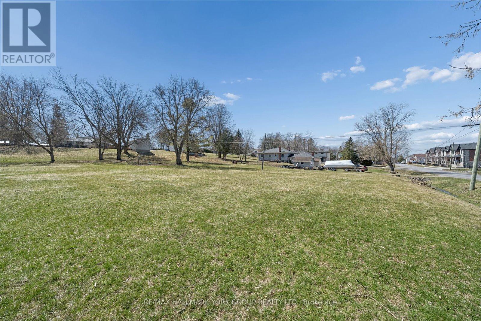 211 East Street, East Gwillimbury, Ontario  L9N 1K6 - Photo 17 - N12978022