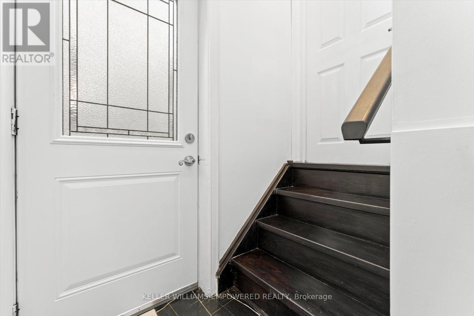 Lower 1 - 65 Murray Drive, Aurora, Ontario  L4G 2C2 - Photo 4 - N12978034