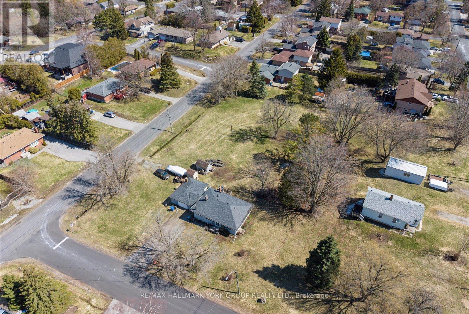 211 East Street, East Gwillimbury, Ontario  L9N 1K6 - Photo 15 - N12978068