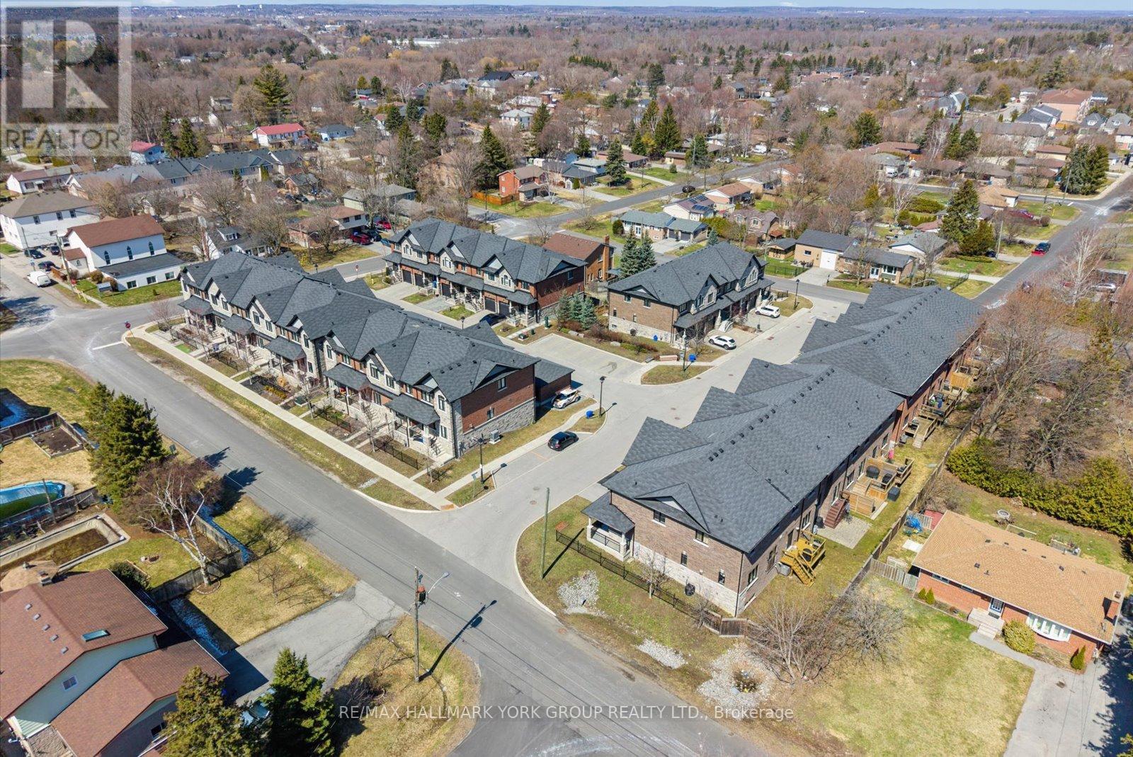 211 East Street, East Gwillimbury, Ontario  L9N 1K6 - Photo 6 - N12978068