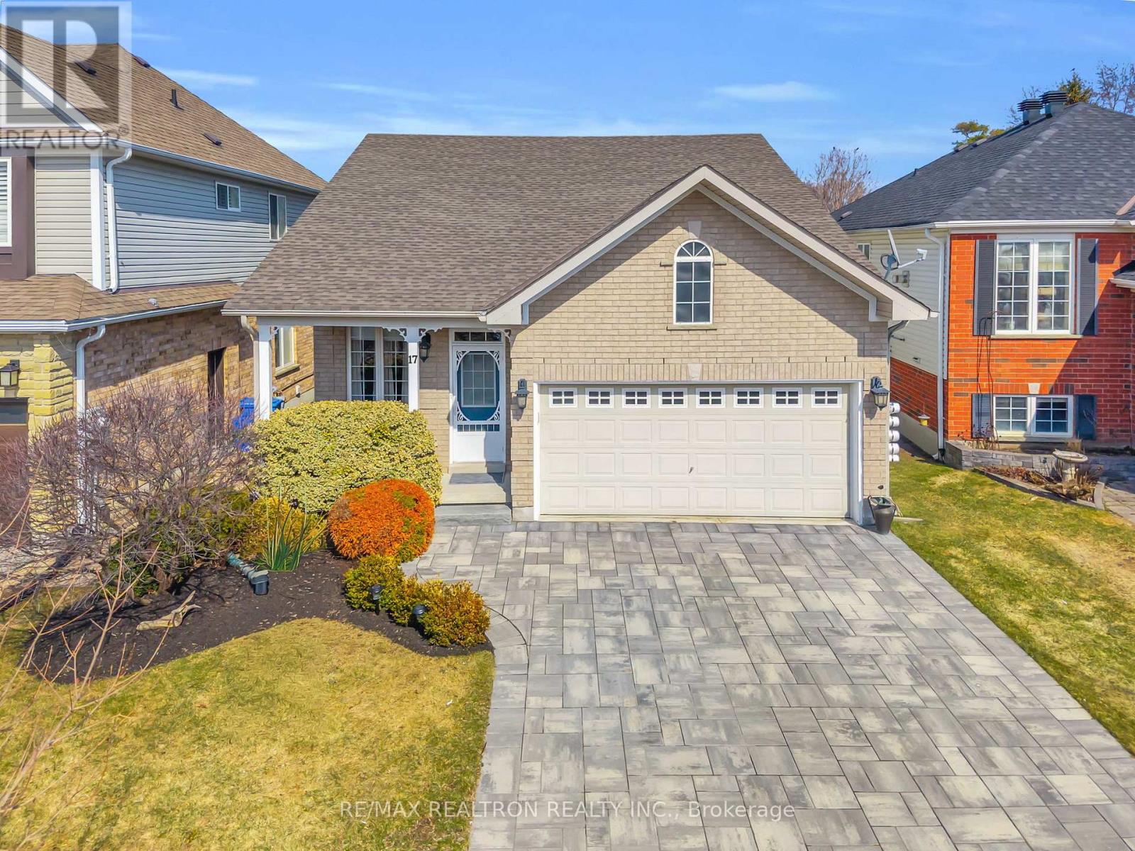 17 Marchant Circle, King, Ontario  L0G 1T0 - Photo 2 - N12978148