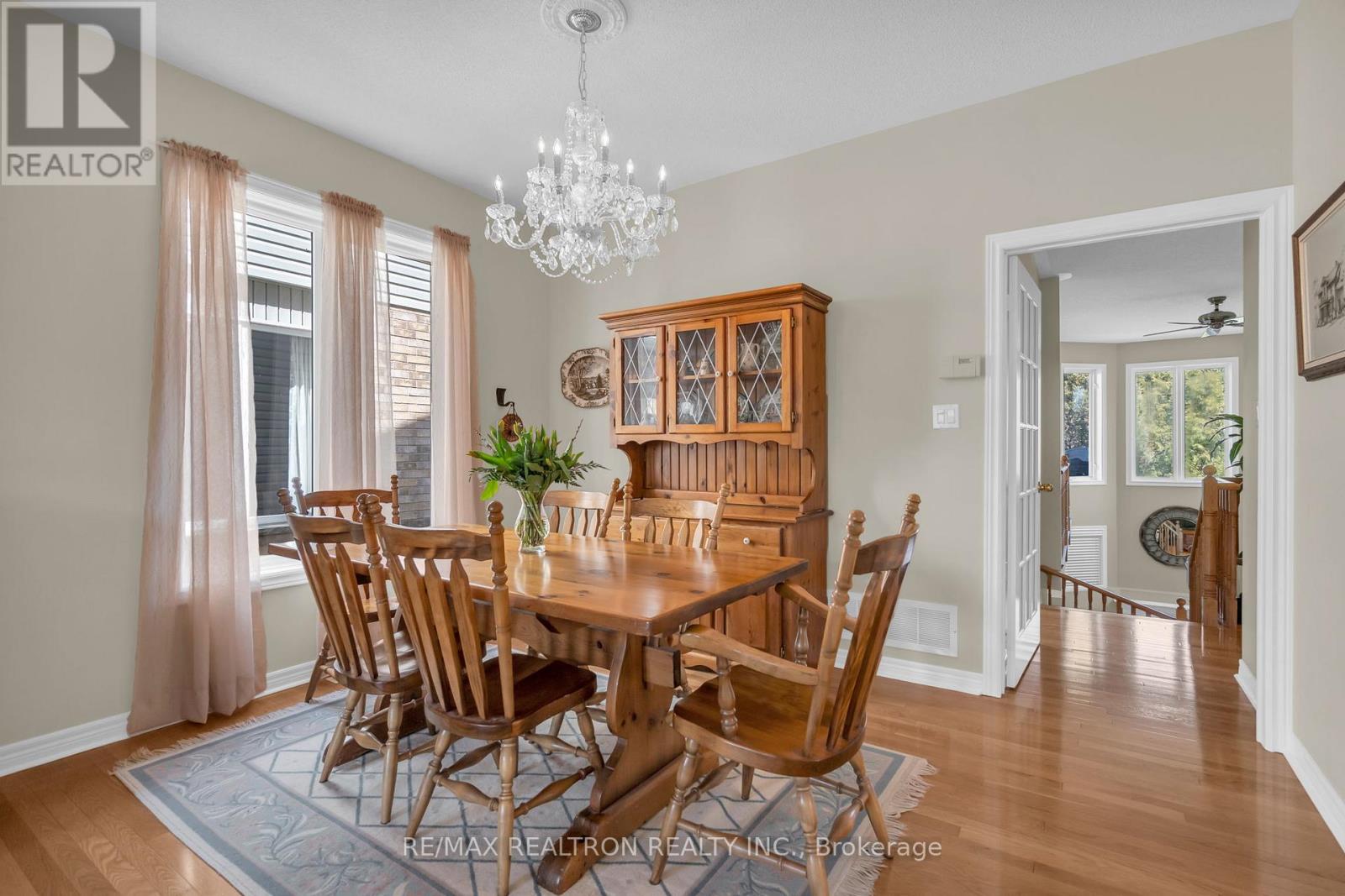 17 Marchant Circle, King, Ontario  L0G 1T0 - Photo 5 - N12978148