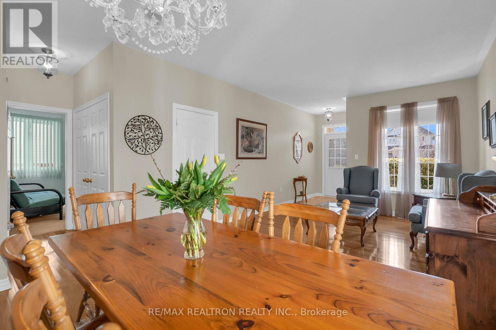 17 Marchant Circle, King, Ontario  L0G 1T0 - Photo 7 - N12978148