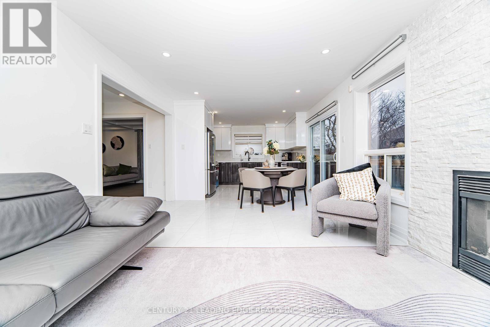 37 Landsdown Crescent, Markham, Ontario  L6E 1M6 - Photo 7 - N12978230