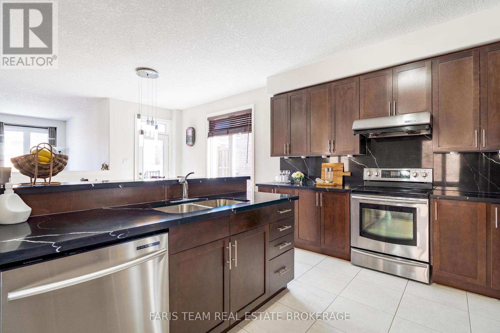 56 Jewel House Lane, Barrie (Innis-Shore), Ontario  L4M 0C4 - Photo 4 - S12977966