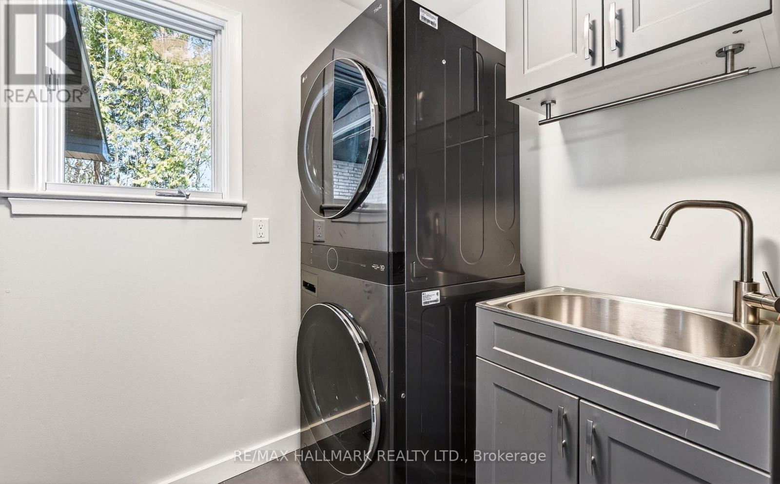 416 Bay Street, Orillia, Ontario  L3V 3X4 - Photo 8 - S12978166