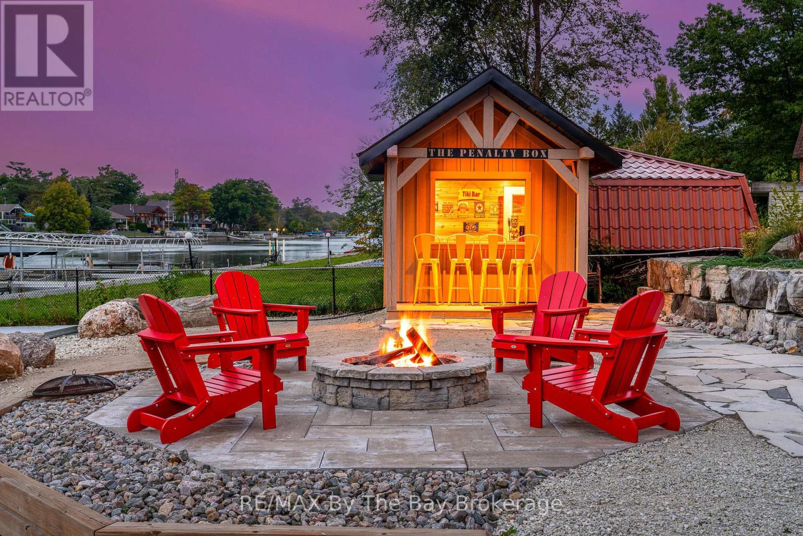 18 Edgewater Road, Wasaga Beach, Ontario  L9Z 2W3 - Photo 2 - S12699728