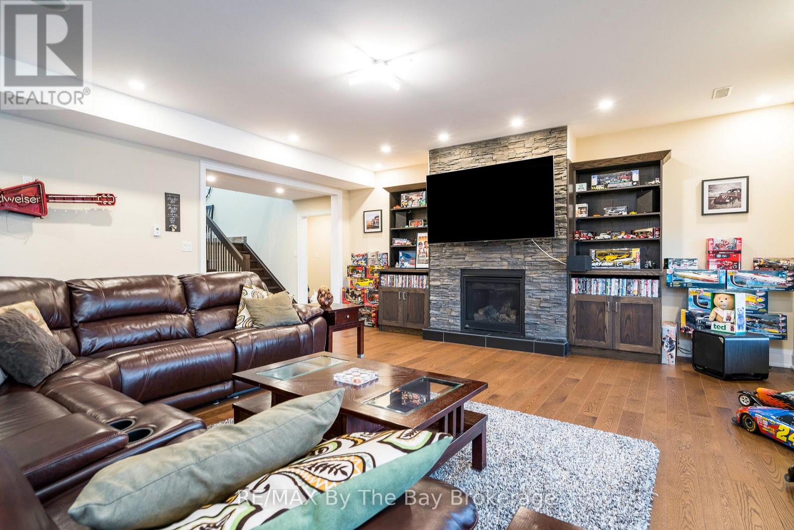 18 Edgewater Road, Wasaga Beach, Ontario  L9Z 2W3 - Photo 21 - S12699728