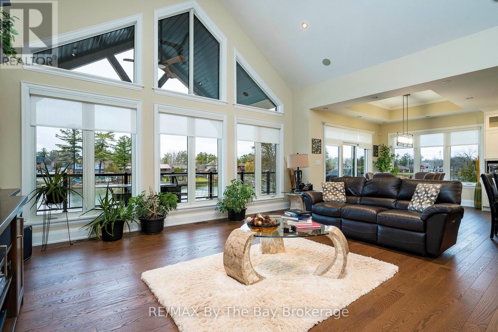 18 Edgewater Road, Wasaga Beach, Ontario  L9Z 2W3 - Photo 5 - S12699728