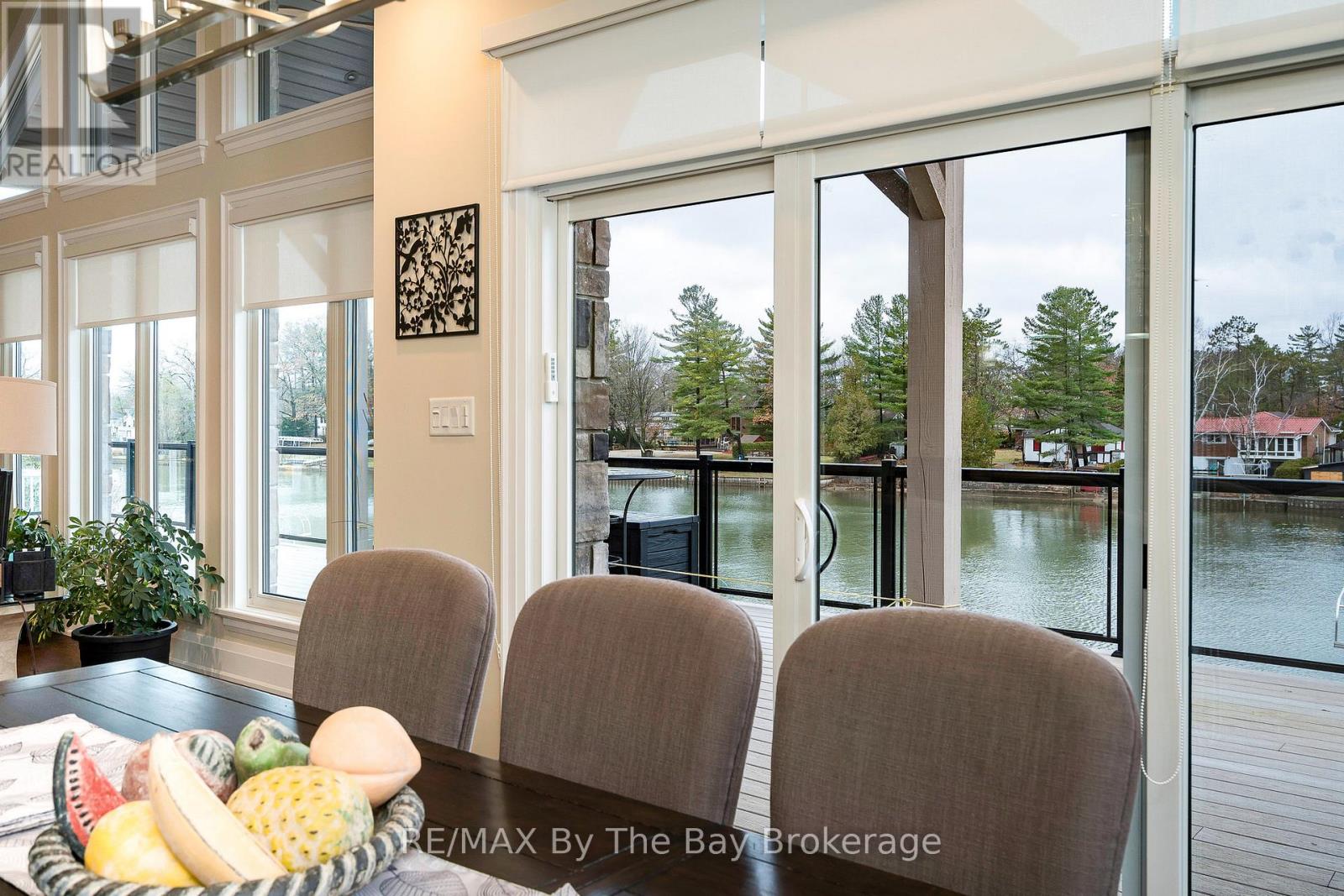 18 Edgewater Road, Wasaga Beach, Ontario  L9Z 2W3 - Photo 9 - S12699728