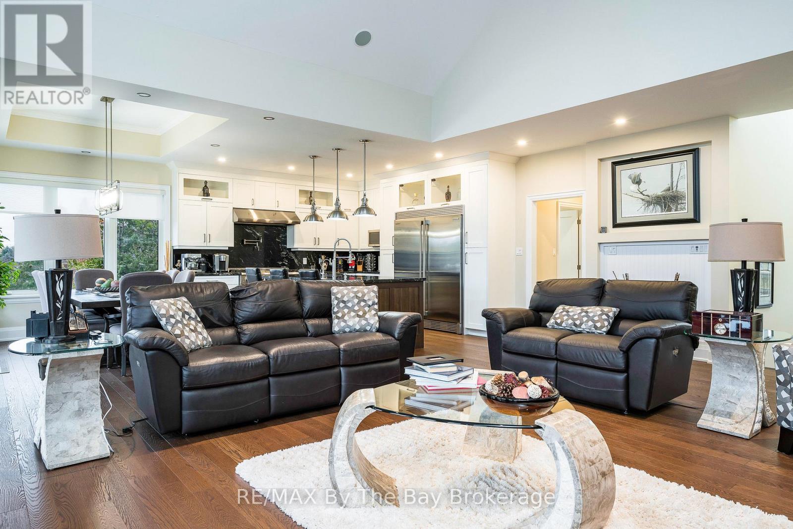 18 Edgewater Road, Wasaga Beach, Ontario  L9Z 2W3 - Photo 6 - S12699728