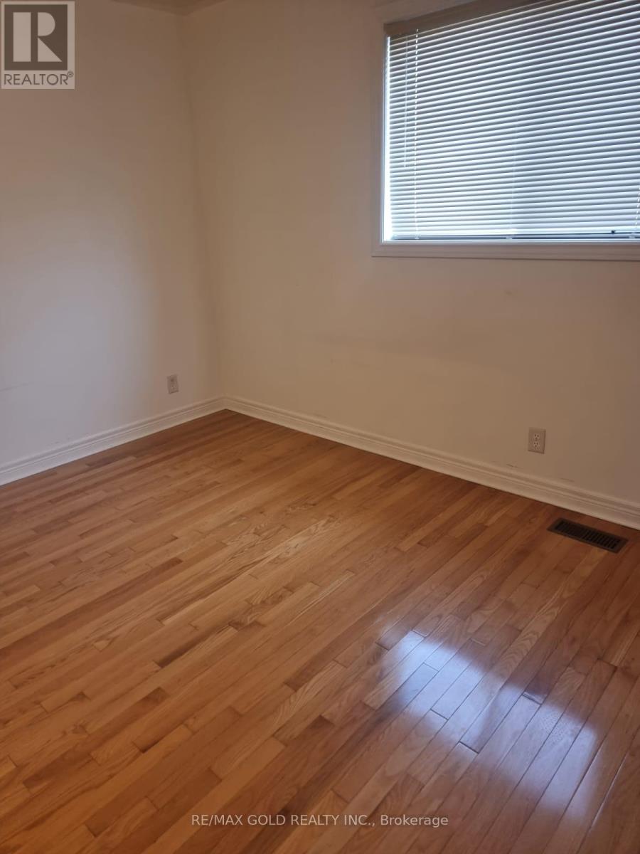 49 Summerdale Crescent, Brampton, Ontario  L6X 4V9 - Photo 10 - W12977632