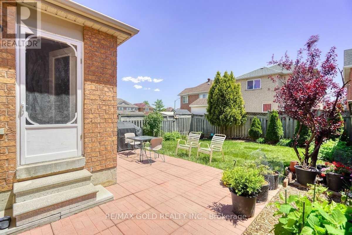 49 Summerdale Crescent, Brampton, Ontario  L6X 4V9 - Photo 19 - W12977632