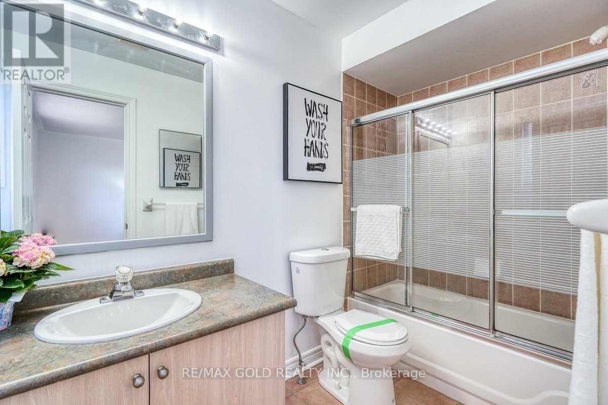 49 Summerdale Crescent, Brampton, Ontario  L6X 4V9 - Photo 8 - W12977632