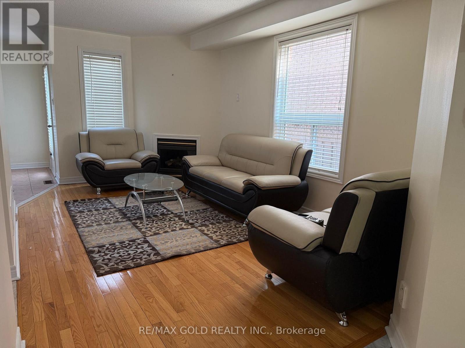 49 Summerdale Crescent, Brampton, Ontario  L6X 4V9 - Photo 5 - W12977632