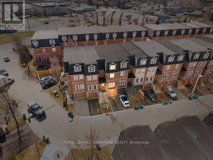 30 - 435 Hensall Circle, Mississauga, Ontario  L5A 4P1 - Photo 2 - W12977924