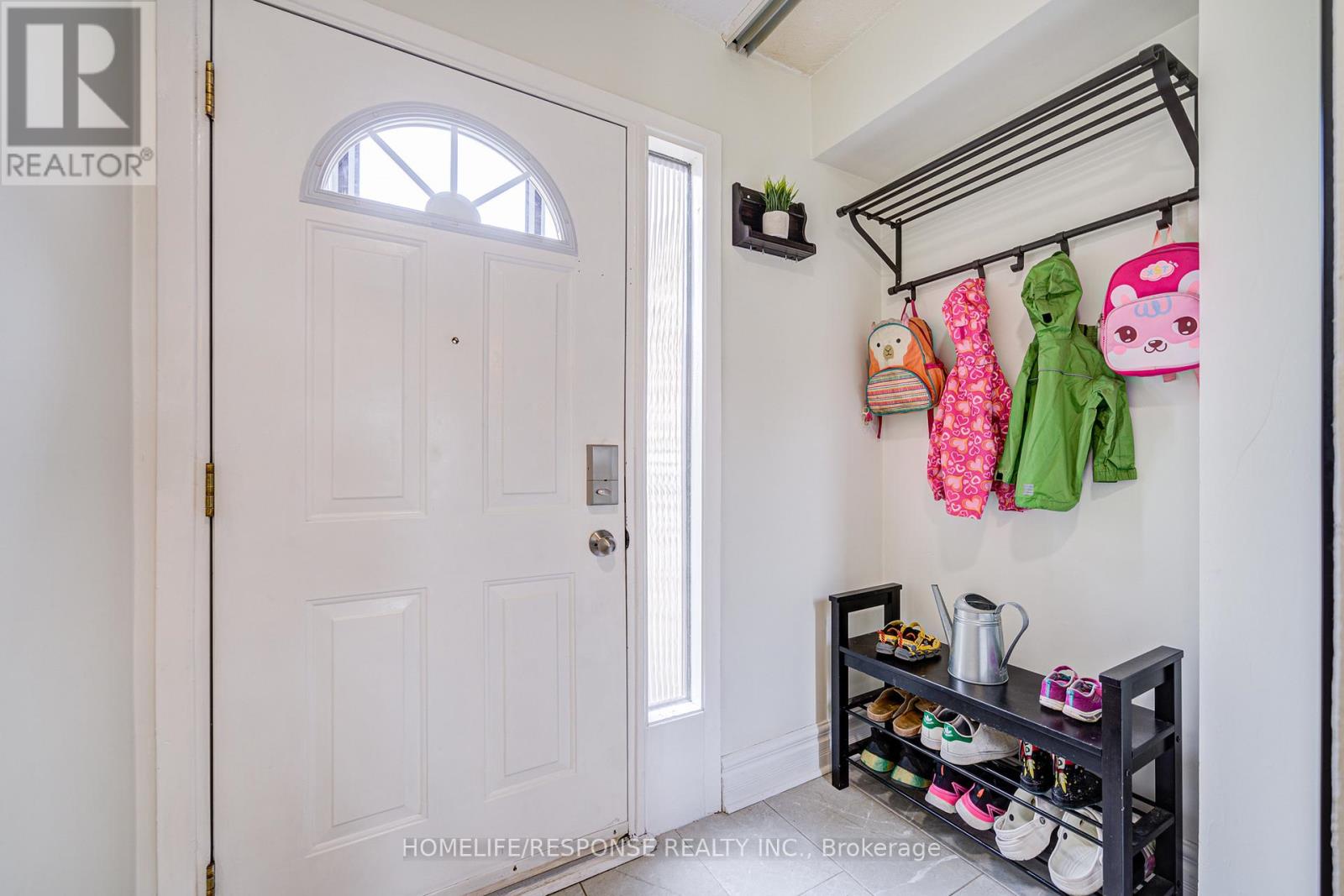 21 Dawson Crescent, Brampton, Ontario  L6V 3M5 - Photo 2 - W12977948