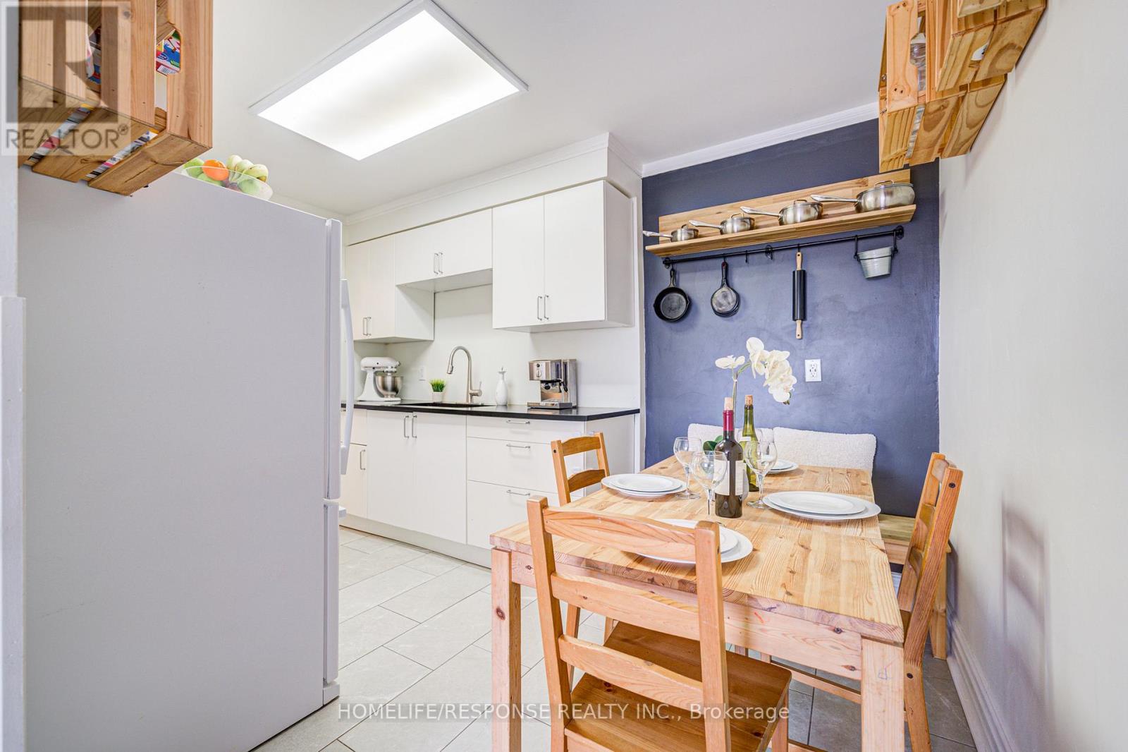 21 Dawson Crescent, Brampton, Ontario  L6V 3M5 - Photo 8 - W12977948