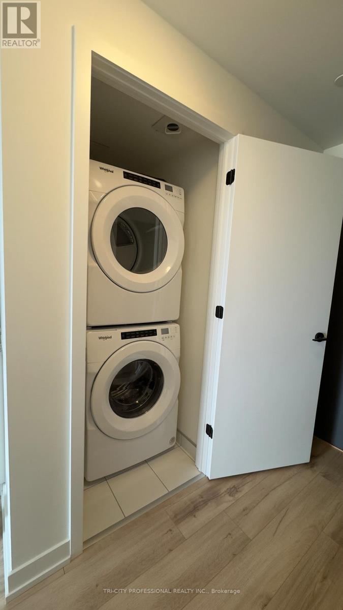 905 - 335 Wheat Boom Drive, Oakville, Ontario  L6H 7Y1 - Photo 3 - W12977992