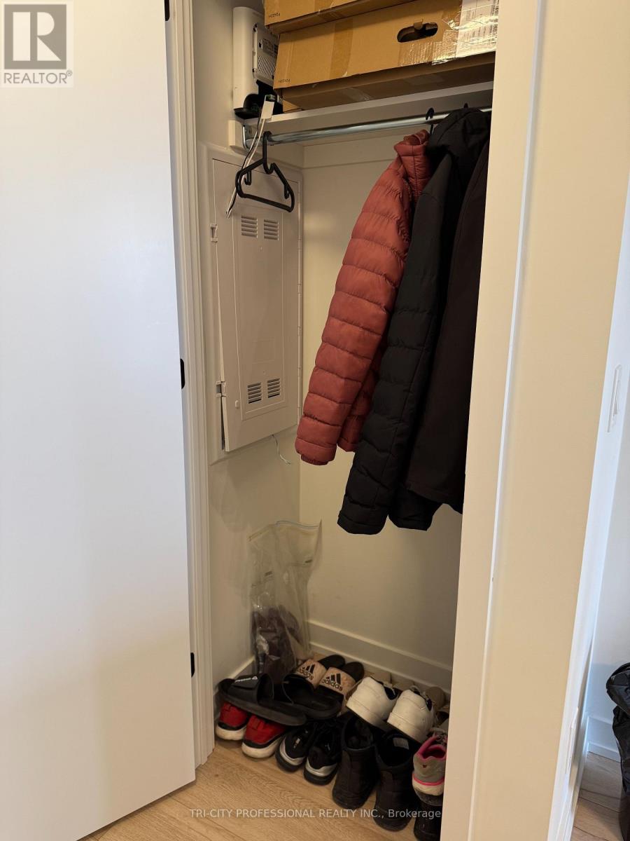 905 - 335 Wheat Boom Drive, Oakville, Ontario  L6H 7Y1 - Photo 4 - W12977992