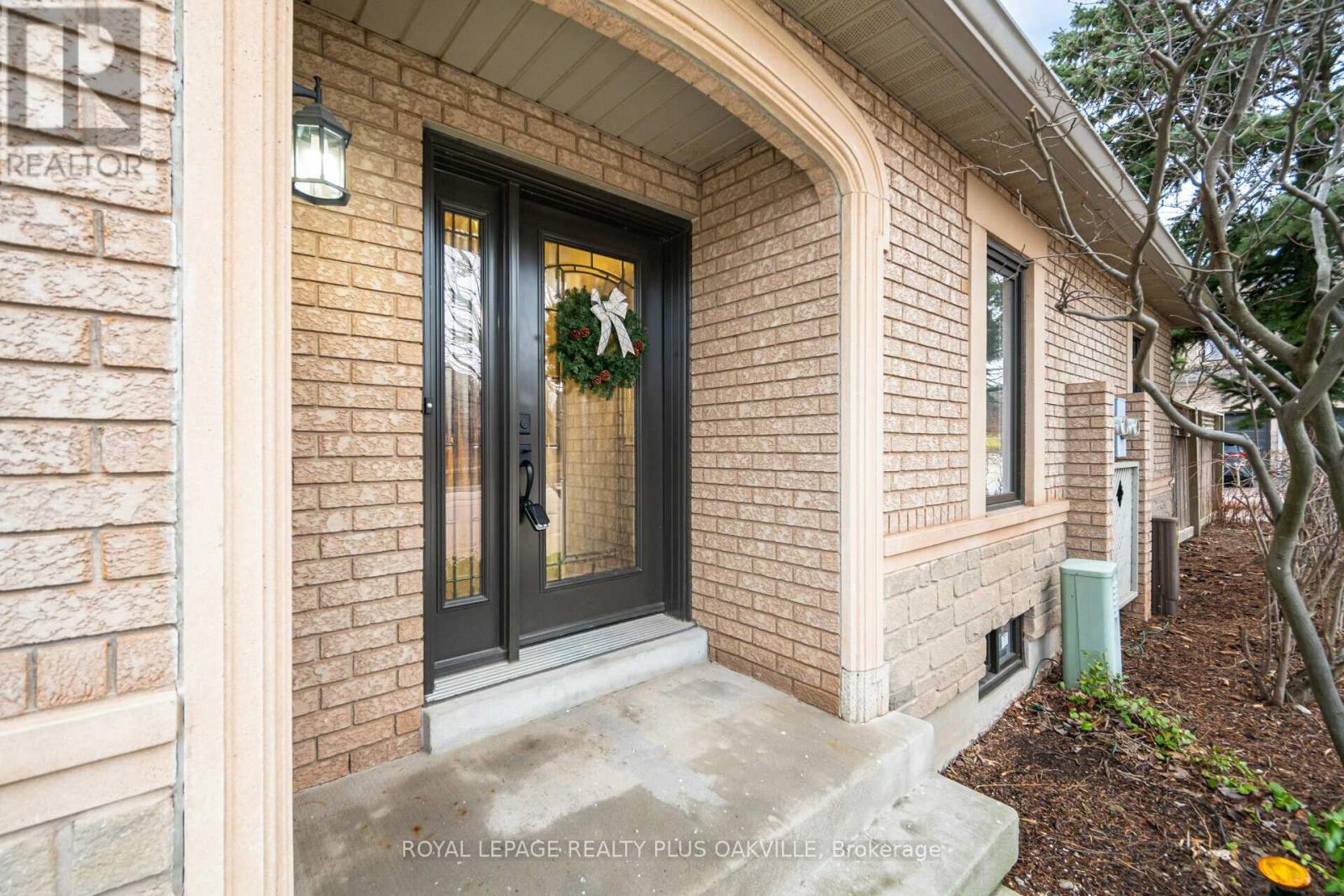 1 - 2250 Rockingham Drive, Oakville, Ontario  L6H 6J3 - Photo 4 - W12978036