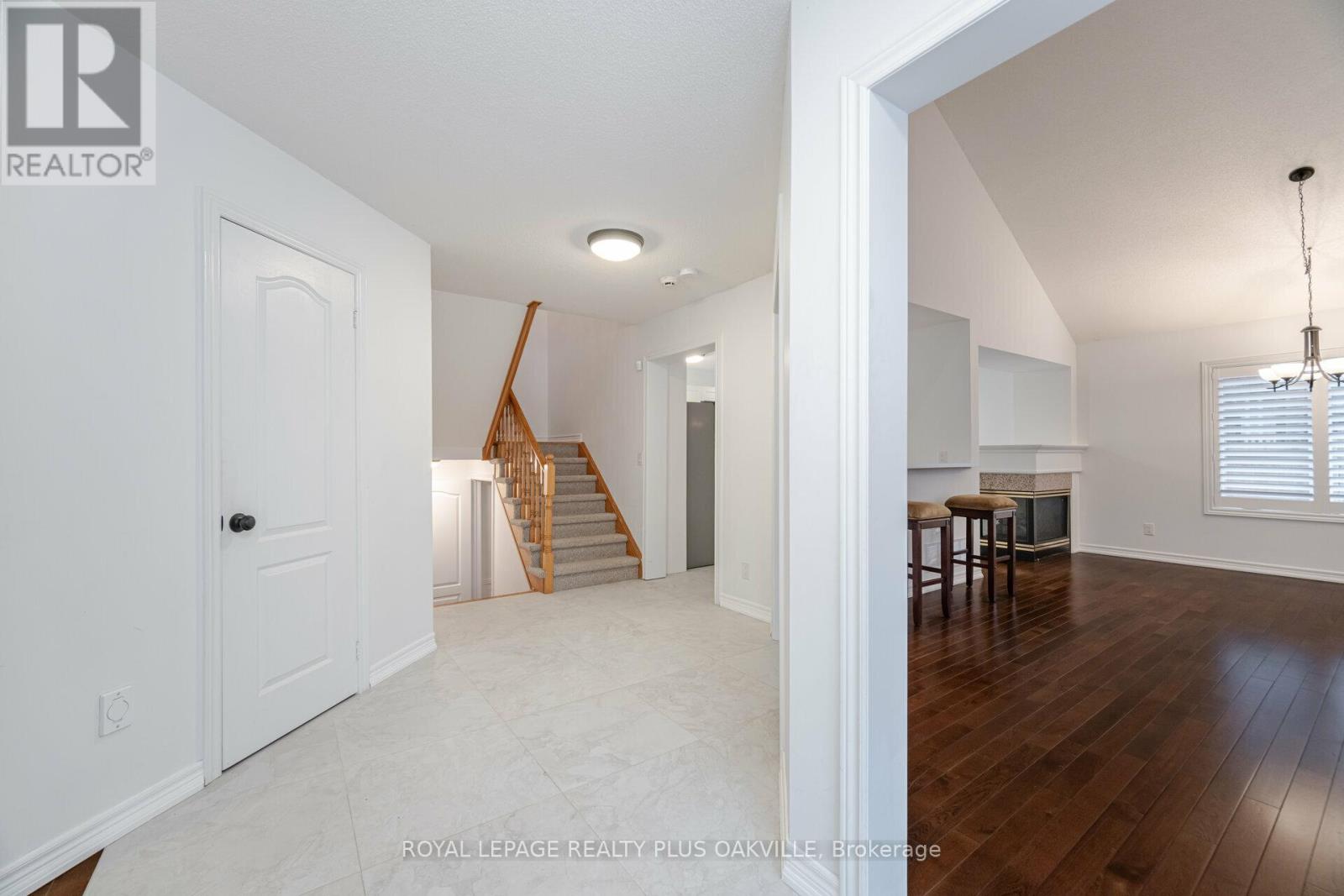 1 - 2250 Rockingham Drive, Oakville, Ontario  L6H 6J3 - Photo 6 - W12978036