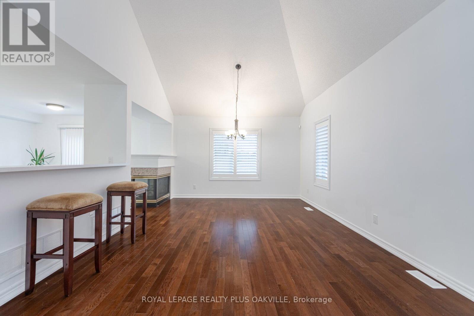 1 - 2250 Rockingham Drive, Oakville, Ontario  L6H 6J3 - Photo 7 - W12978036