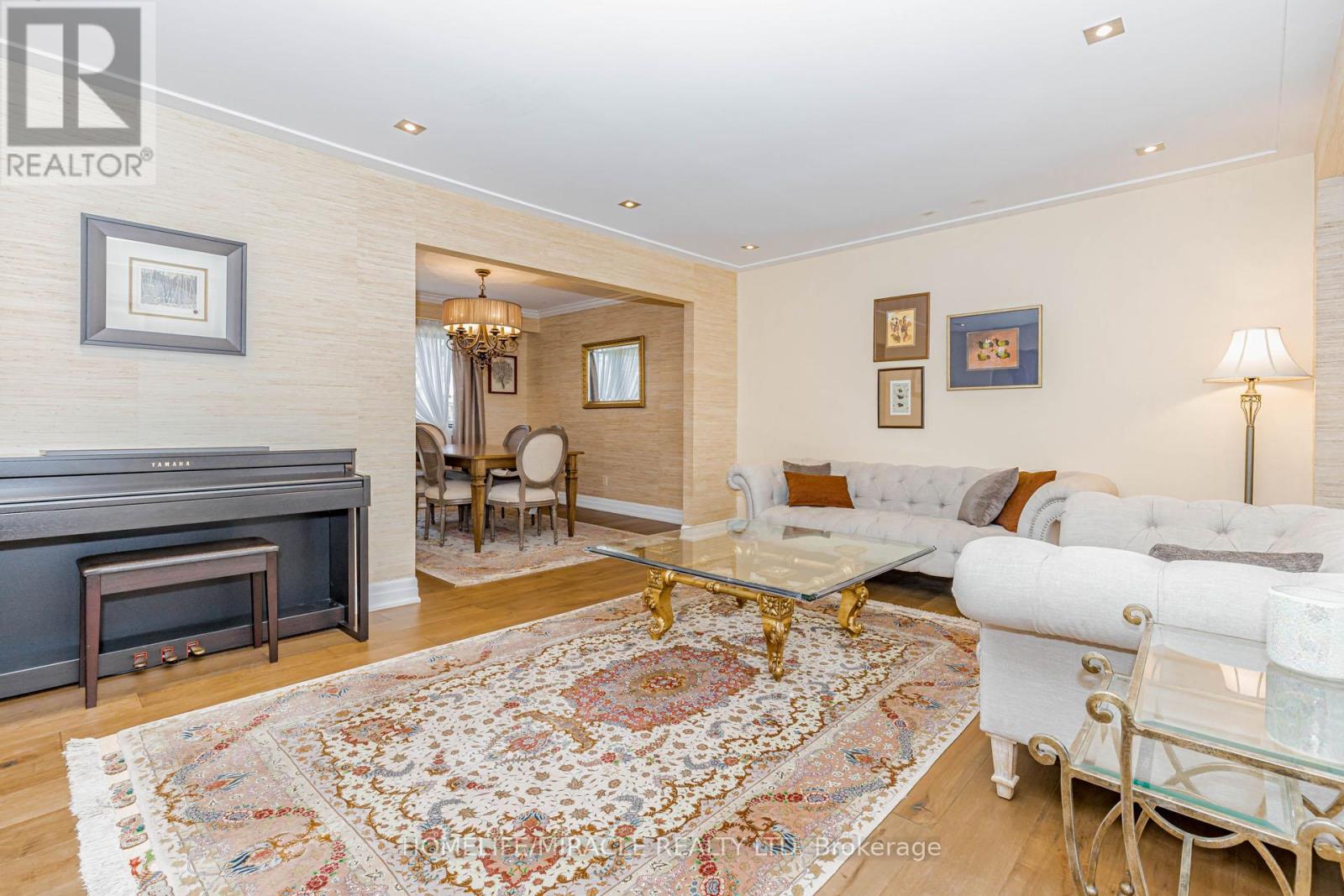 253 Mccraney Street W, Oakville, Ontario  L6H 3A9 - Photo 10 - W12978040