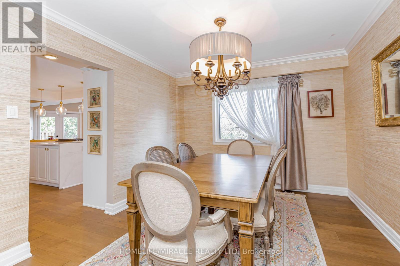 253 Mccraney Street W, Oakville, Ontario  L6H 3A9 - Photo 11 - W12978040