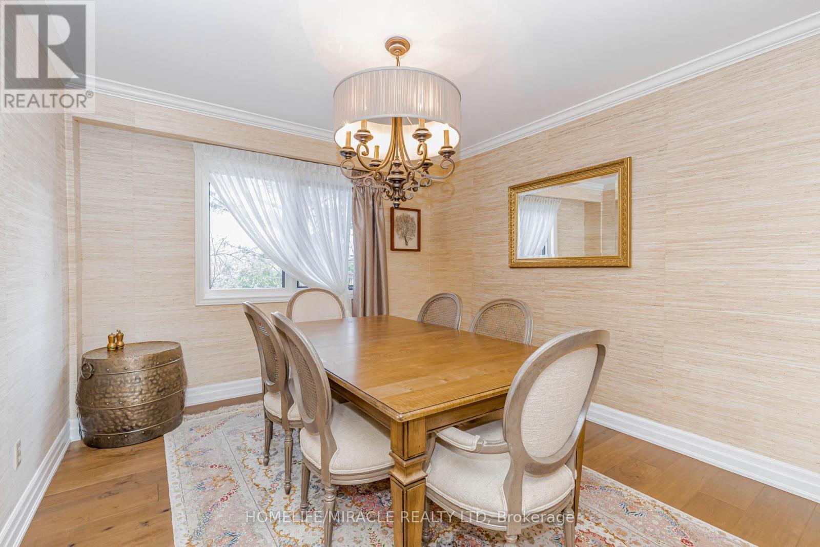 253 Mccraney Street W, Oakville, Ontario  L6H 3A9 - Photo 12 - W12978040