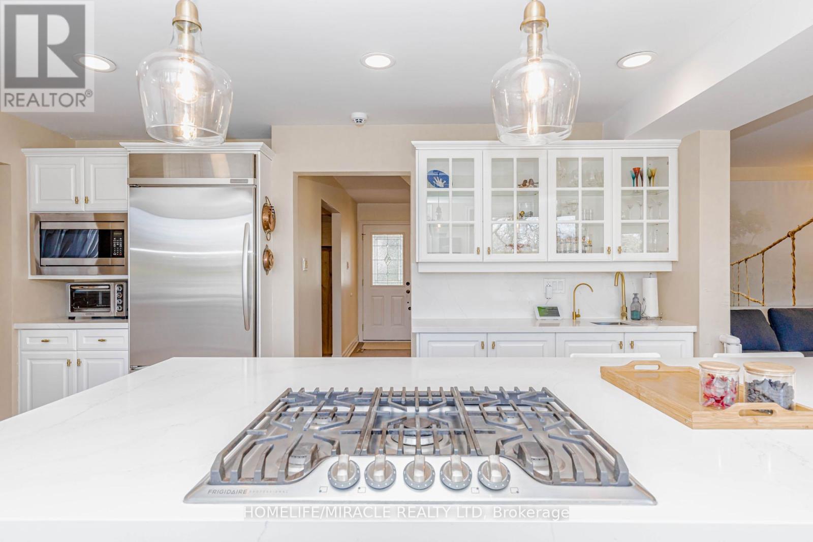 253 Mccraney Street W, Oakville, Ontario  L6H 3A9 - Photo 15 - W12978040