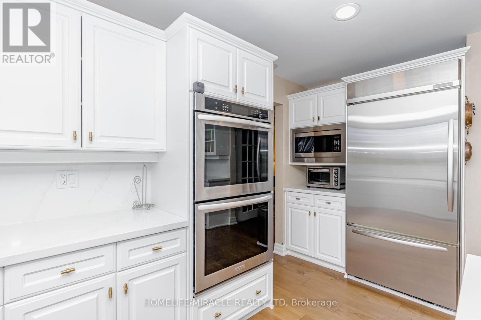 253 Mccraney Street W, Oakville, Ontario  L6H 3A9 - Photo 25 - W12978040