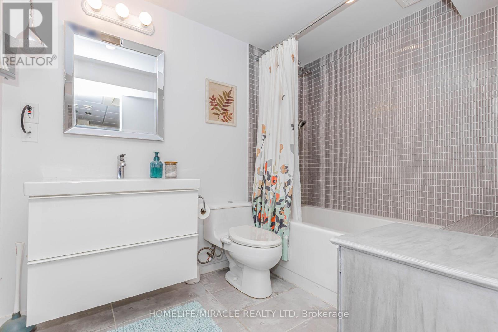 253 Mccraney Street W, Oakville, Ontario  L6H 3A9 - Photo 39 - W12978040