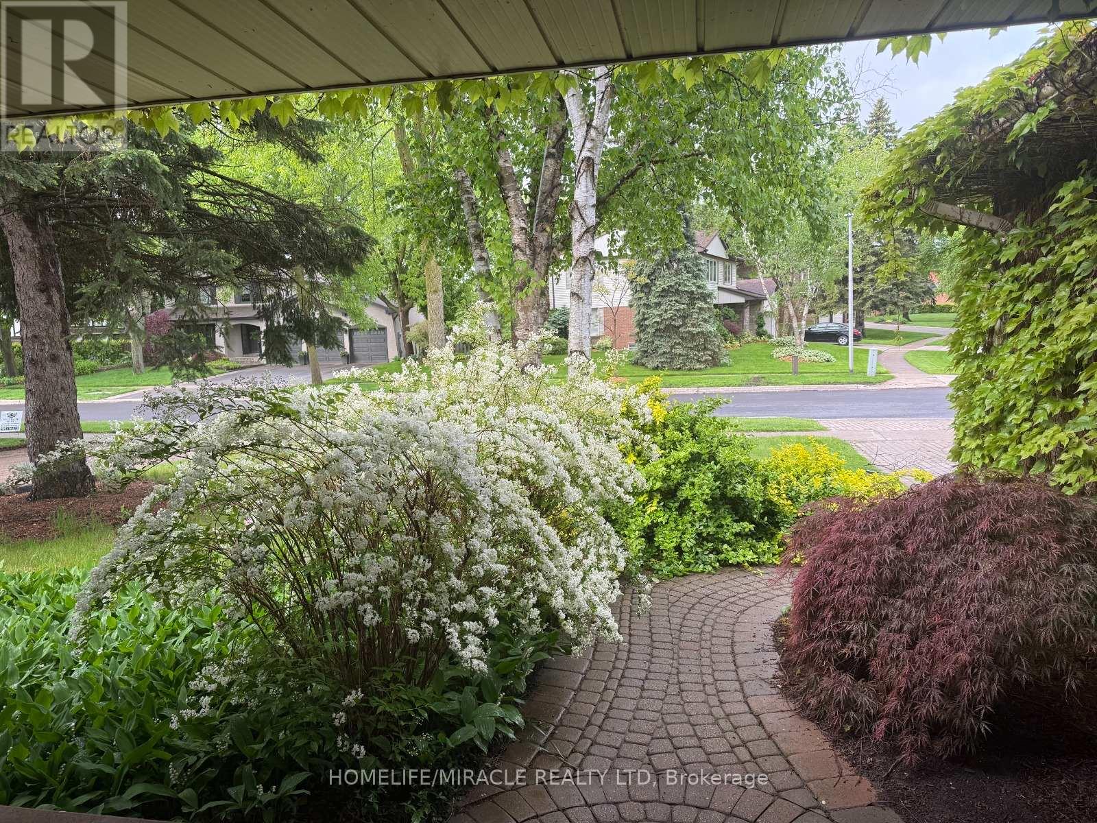 253 Mccraney Street W, Oakville, Ontario  L6H 3A9 - Photo 45 - W12978040