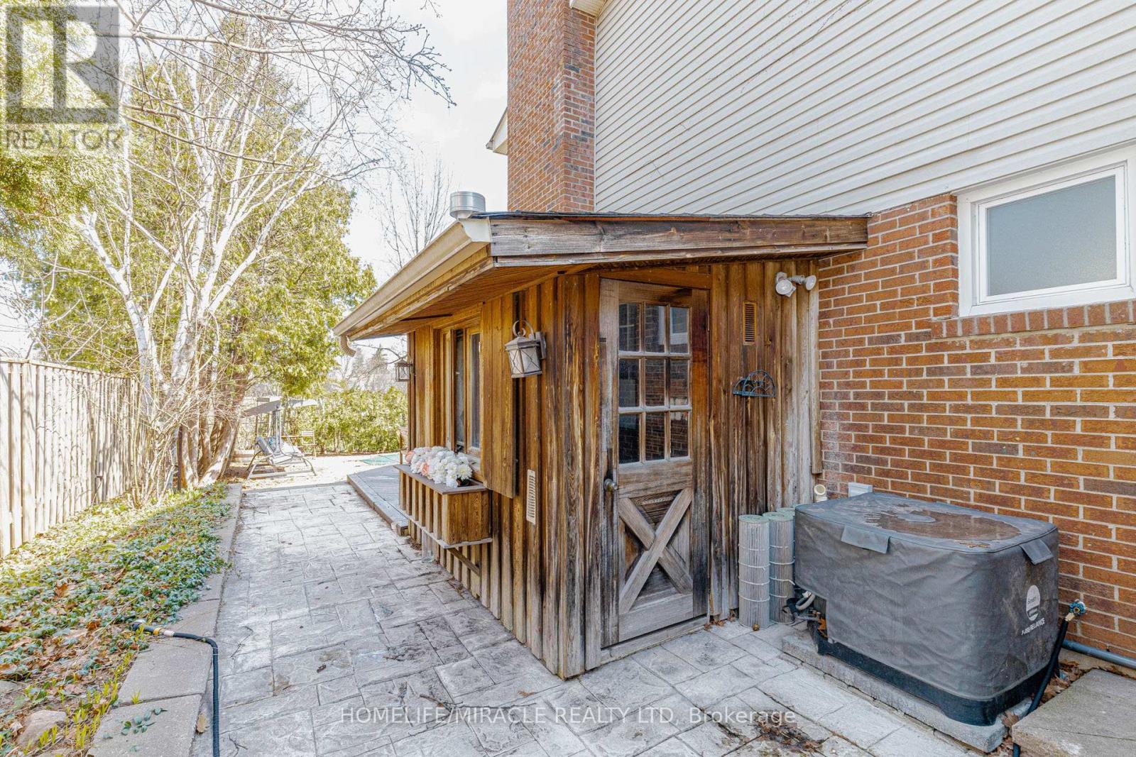 253 Mccraney Street W, Oakville, Ontario  L6H 3A9 - Photo 49 - W12978040