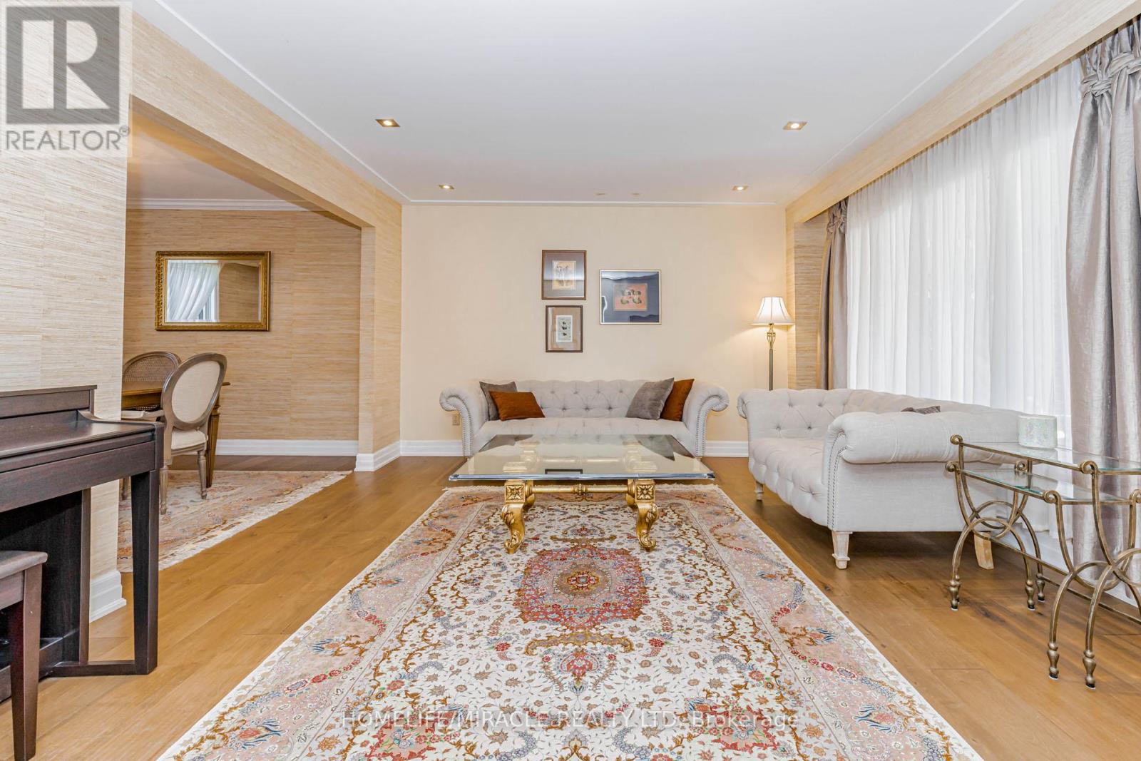 253 Mccraney Street W, Oakville, Ontario  L6H 3A9 - Photo 6 - W12978040