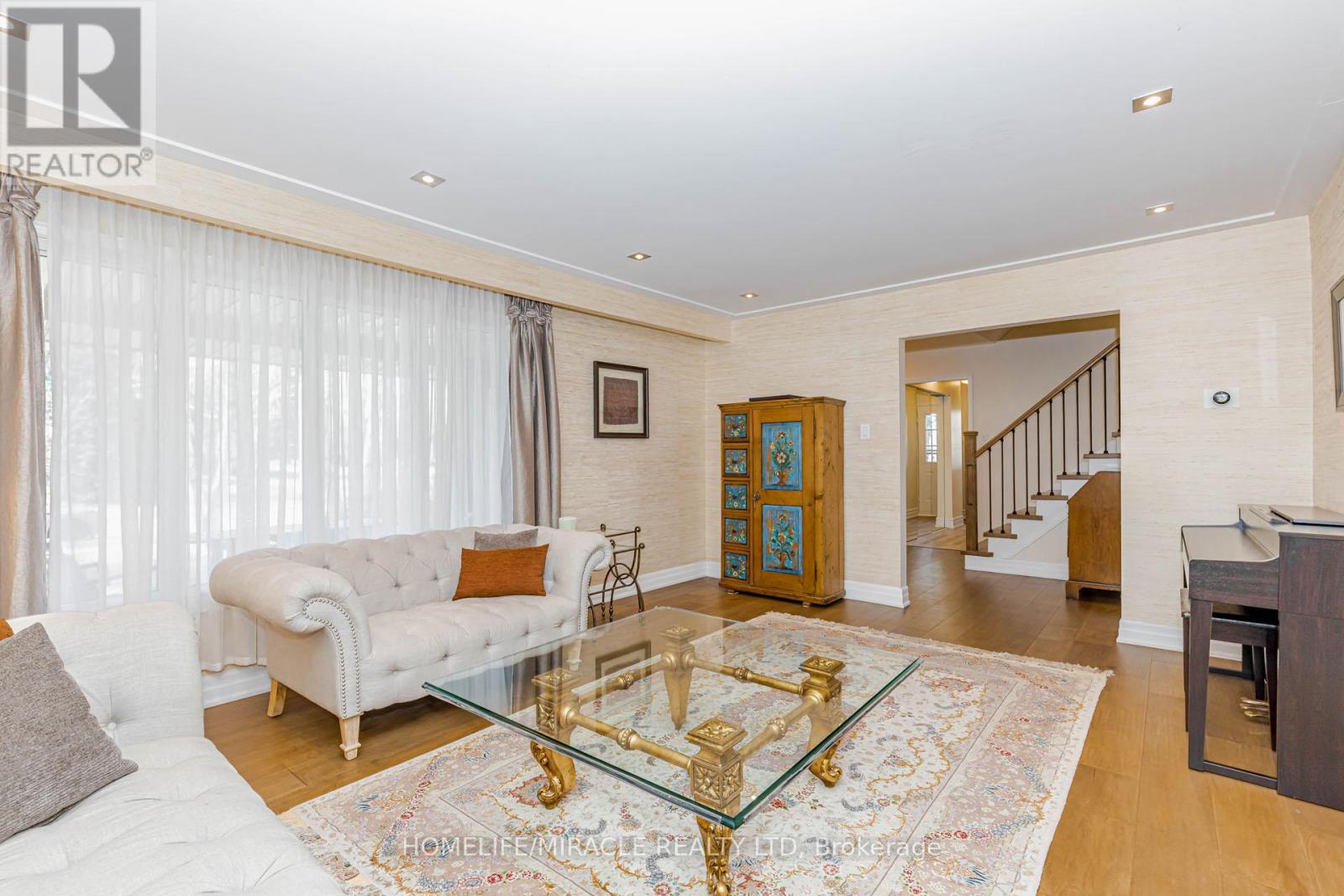 253 Mccraney Street W, Oakville, Ontario  L6H 3A9 - Photo 8 - W12978040