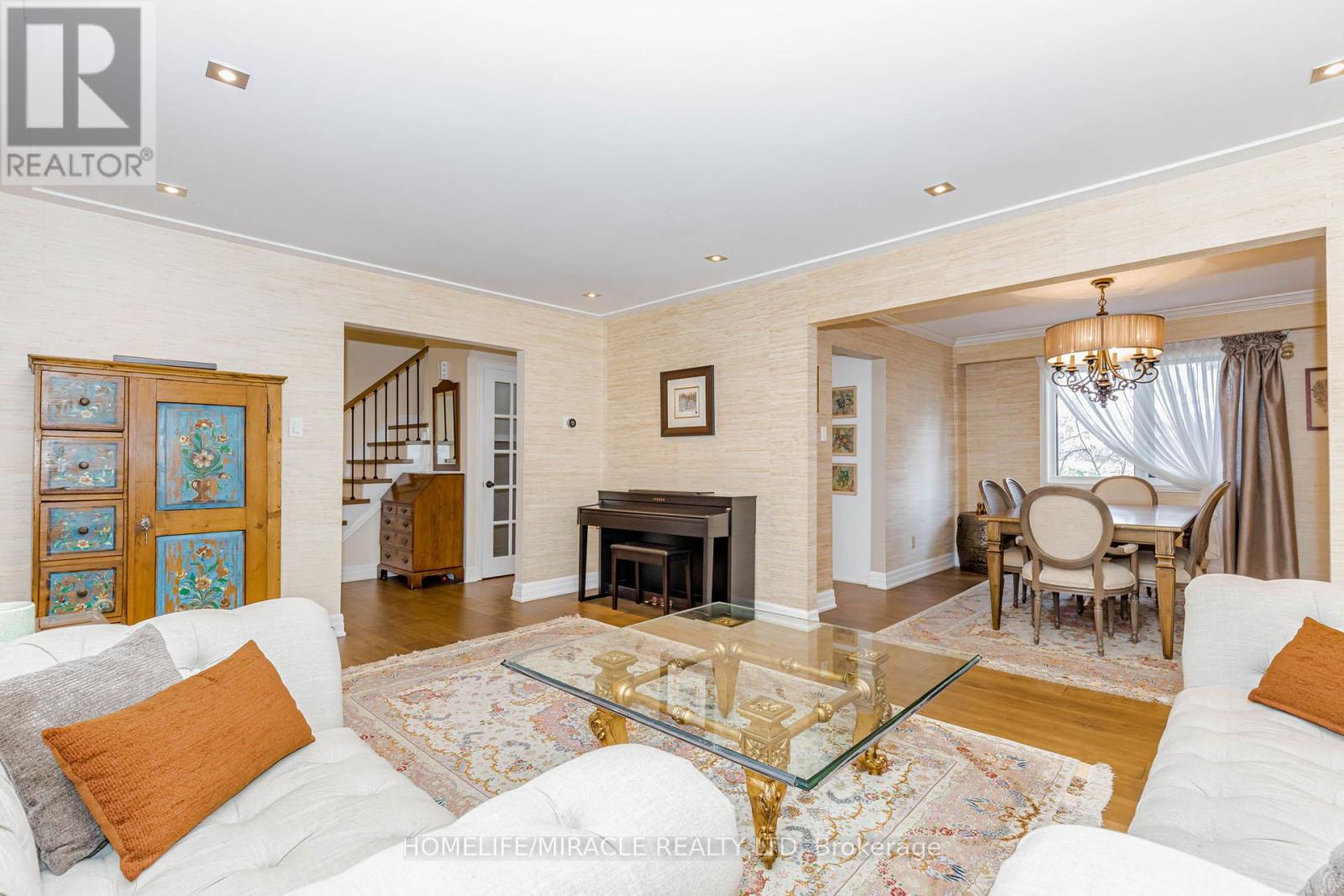 253 Mccraney Street W, Oakville, Ontario  L6H 3A9 - Photo 9 - W12978040