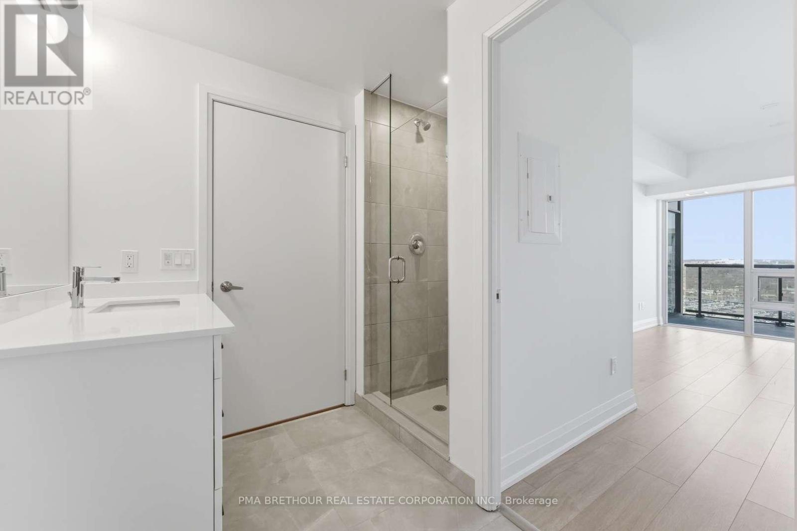 1811 - 1035 Southdown Road, Mississauga, Ontario  L5J 0A2 - Photo 13 - W12978052