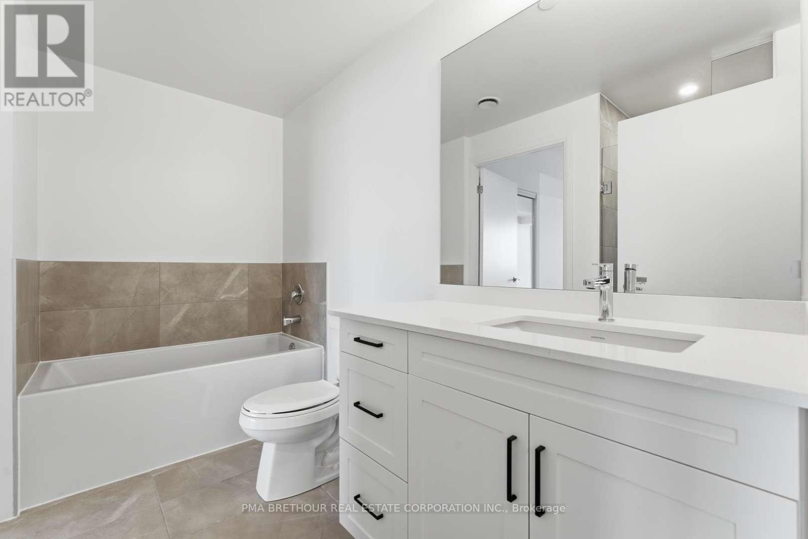 1811 - 1035 Southdown Road, Mississauga, Ontario  L5J 0A2 - Photo 14 - W12978052