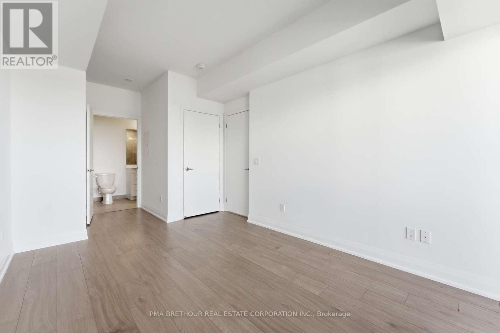 1811 - 1035 Southdown Road, Mississauga, Ontario  L5J 0A2 - Photo 17 - W12978052