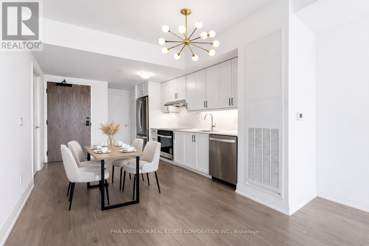 1811 - 1035 Southdown Road, Mississauga, Ontario  L5J 0A2 - Photo 3 - W12978052