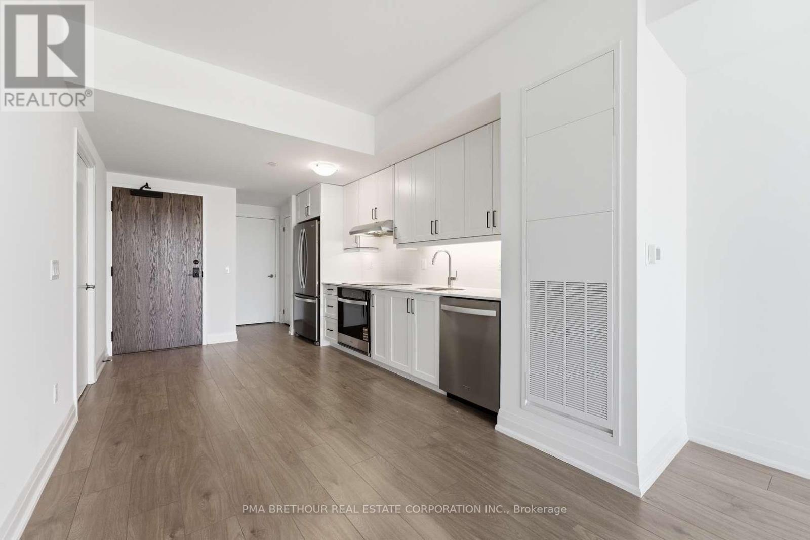 1811 - 1035 Southdown Road, Mississauga, Ontario  L5J 0A2 - Photo 4 - W12978052