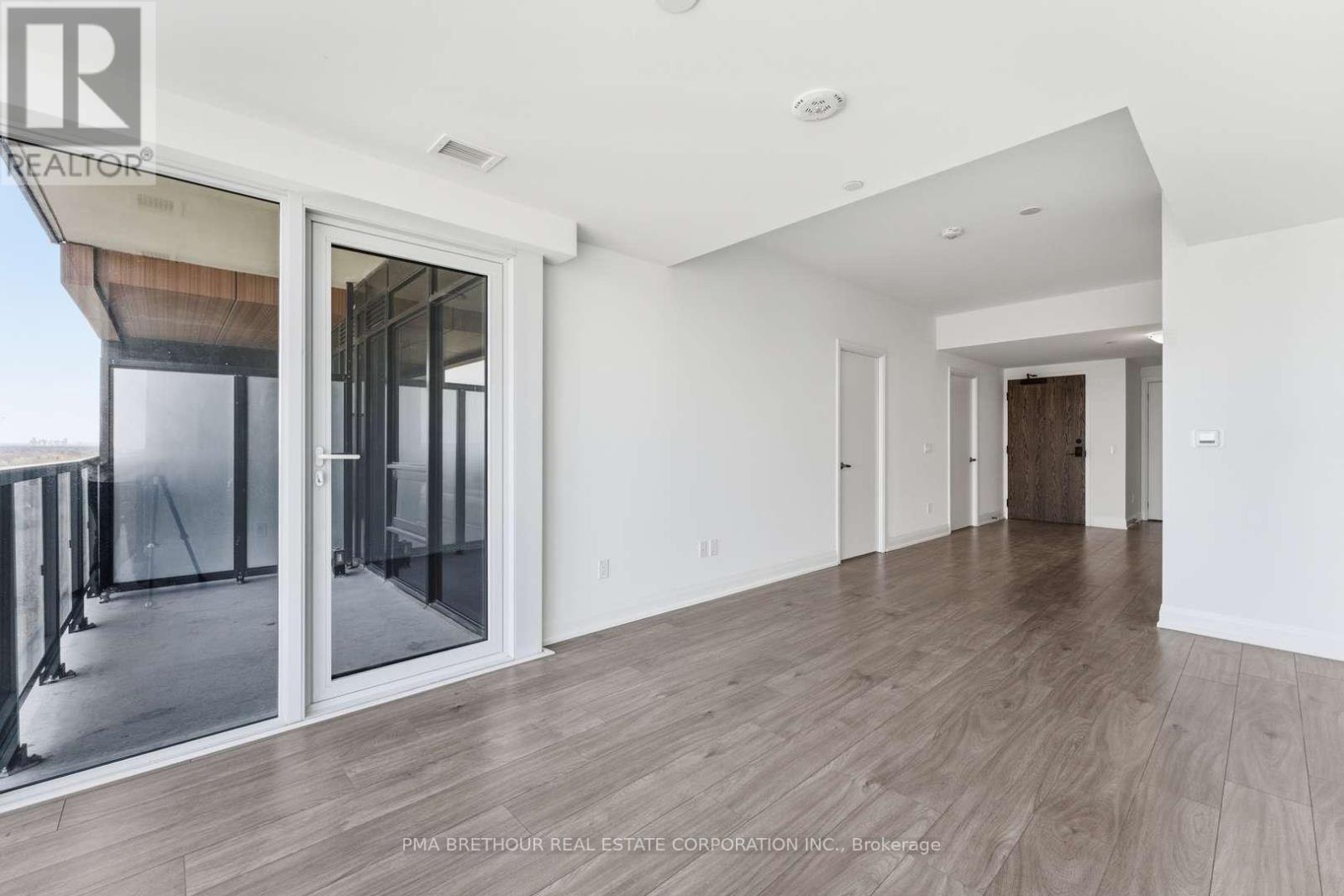 1811 - 1035 Southdown Road, Mississauga, Ontario  L5J 0A2 - Photo 9 - W12978052