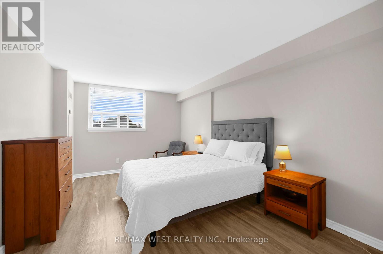 403 - 1425 Ghent Avenue, Burlington, Ontario  L7S 1X5 - Photo 6 - W12978064